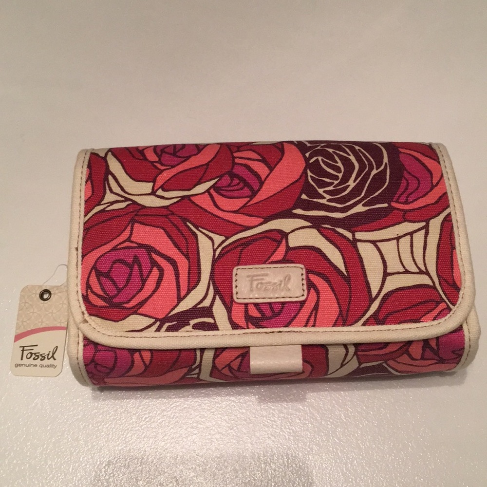 Fossil travel organizer